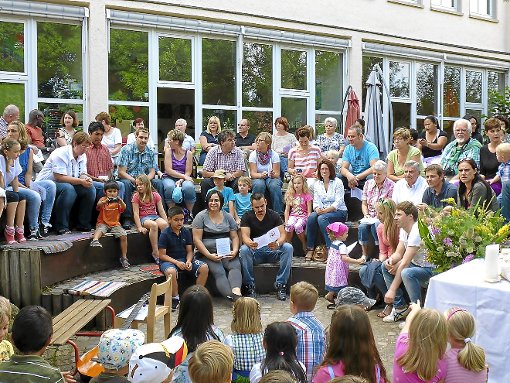 Bei einem Gottesdienst wurde jedes einzelne künftige Schulkind in den Mittelpunkt gestellt.   Foto: E. Kropfreiter Foto: Schwarzwälder-Bote