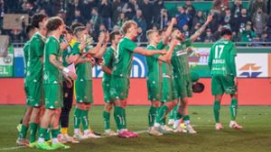 Die Mannschaft von Rapid Wien soll nach dem Derby-Sieg gegen Austria homophobe Gesänge angestimmt haben. Foto: IMAGO/GEPA pictures/IMAGO/GEPA pictures/ Philipp Brem