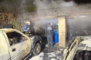 In Heumaden kam es zu einem verheerenden Garagenbrand.  Foto: Zink
