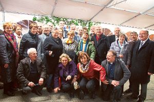 Eine Dornhaner Delegation besucht die Geflügelprämierung in Pont-de-Vaux. Das Bild zeigt die Teilnehmer der Fahrt in die Partnerstadt mit ihren Gastgebern. Foto: Vollmer Foto: Schwarzwälder-Bote