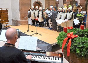 Der Schulchor führte in der Münsterkirche ein Weihnachtsspiel auf.  Foto: Kirchengemeinde Foto: Schwarzwälder-Bote