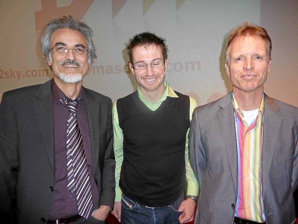 Zwei Professoren der Hochschule und der Extremsportler: Unser Bild zeigt (von links) Mohsen Rezagholi, Thomas Dold und Bernhard Holunder.        Foto: Gütling