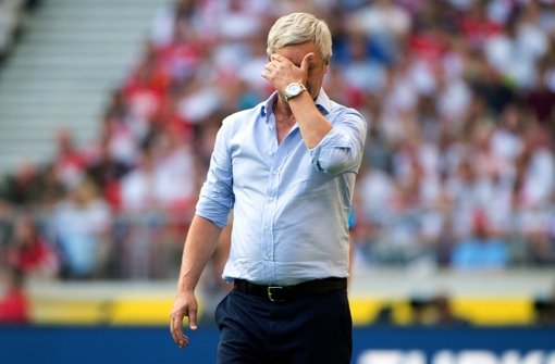Dass Armin Veh dem VfB Stuttgart aus freien Stücken den Rücken kehrt, hat auch die Medien überrascht - unsere Presseschau. Foto: dpa