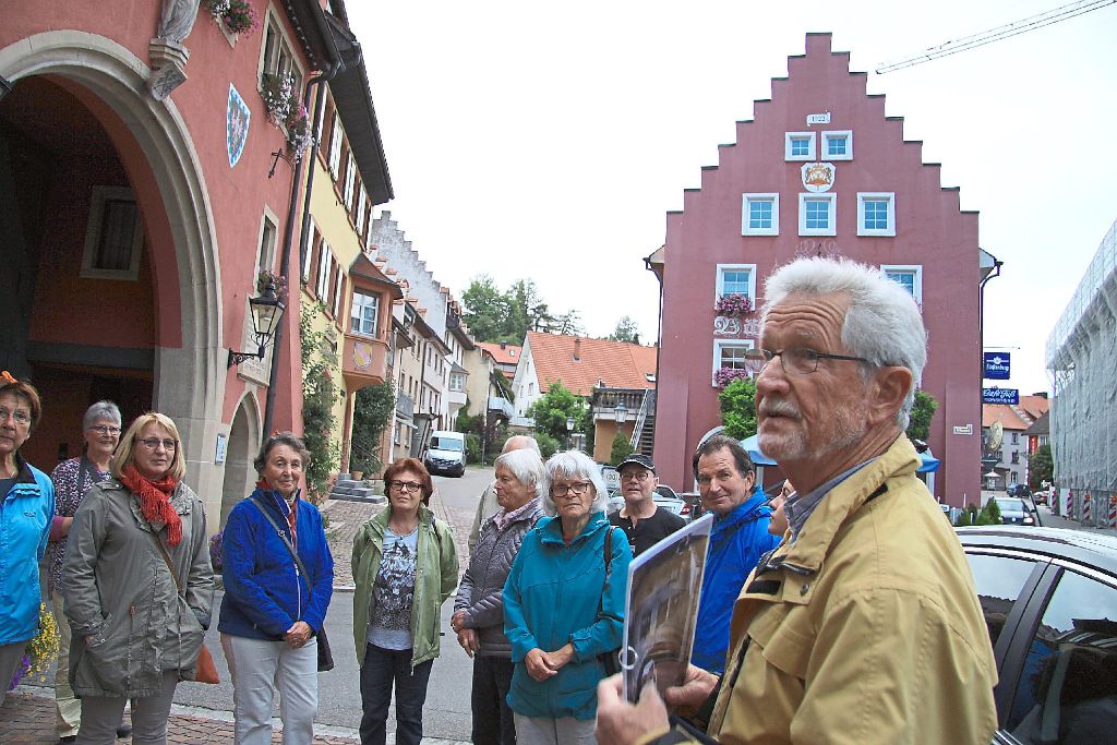 Durch das alte Löffingen führt Werner Waßmer auf dem alten Pilgerweg zur Wallfahrtskirche Witterschnee. Fotos: Kerdraon