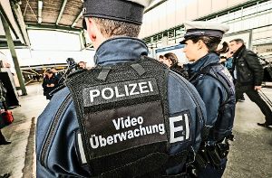 Die Bundespolizei nutzt Bodycams am Stuttgarter Hauptbahnhof bereits seit knapp einem Jahr. Jetzt folgen auch die Kollegen von der Landespolizei. Foto: Lichtgut/Leif Piechowski