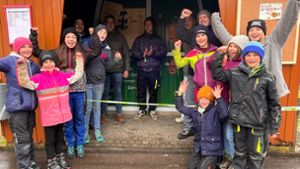 72-Stunden-Aktion in Blumberg: Wartehäuschen erstrahlen in neuem Glanz