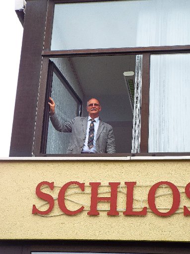 Seinen letzten Blick aus dem Rektorat der Schlossparkschule wird Eberhard Rauschenberger am 21. Juli werfen. Foto: Schnurr Foto: Schwarzwälder-Bote