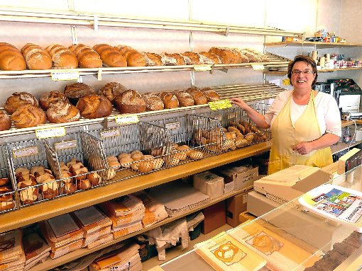 Manuela Eger in ihrem Bäckerladen in Owingen: Zusammen mit ihrem Mann Roland übernimmt sie die Filiale Reich in Mühlheim. Foto: Kost Foto: Schwarzwälder-Bote