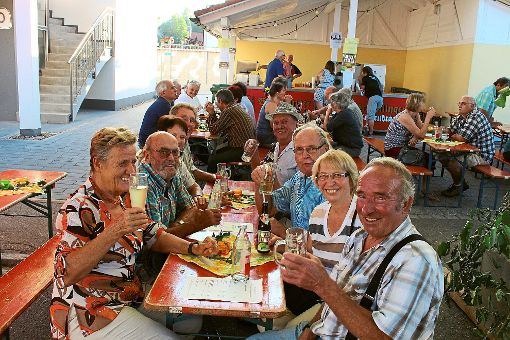 Voll besetzte Festtische wünschen sich die Vereine für das am Wochenende stattfindende 17.  Brunnenfest. Foto: Minzer Foto: Schwarzwälder-Bote