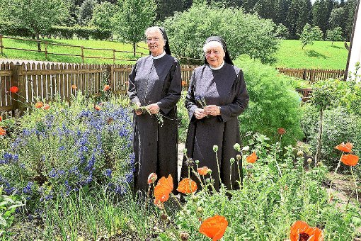 Zwei Franziskanerinnen halten noch die Stellung im Apostolatsort Heiligenbronn Waldachtal: Schwester Reinholda (links) und Schwester Irmentrudis. Foto: Maier Foto: Schwarzwälder-Bote