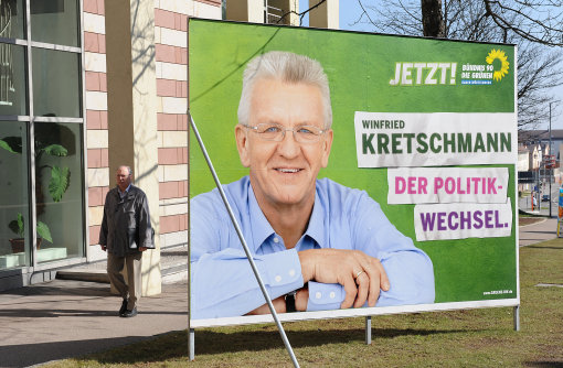 Der Politikwechsel, wie  auf großen Plakaten von den Grünen angekündigt, wird mit Spannung erwartet.  Foto: Hopp