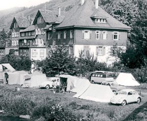 Ein Bild aus längst vergangenen Zeiten:  Der Schiltacher Campingplatz am Kinzigufer Foto: Brede Foto: Schwarzwälder-Bote