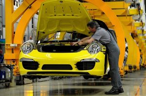 Effizientere Produktion bedeutet  bei Porsche weniger Arbeitsstunden – bei gleichem Lohn Foto: dapd
