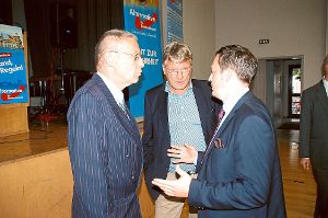 Hans-Peter Hörner, Jörg Meuthen und Stefan Herre (von links) haben  bei der AfD-Wahlveranstaltung in der Balinger Eberthalle gesprochen. Foto: Hertle