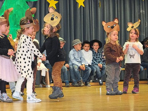 Die Kappeler Kindergartenkinder fühlen sich auf der Bühne wohl. Das wurde am Sonntag während der Aufführung deutlich. Foto: Preuß Foto: Schwarzwälder-Bote
