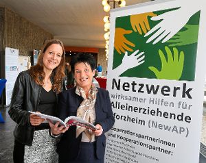 Setzen sich für Frauen ein: Sozialbürgermeisterin Monika Müller (links) und Baden-Württembergs Sozialministerin Katrin Altpeter. Foto: Schwarzwälder-Bote