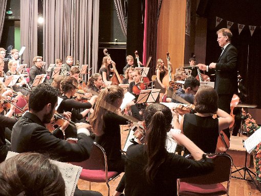 Das Konzert des Jugendsinfonieorchesters St. Georgen-Furtwangen unter der Leitung von Michael Berner beginnt gleich mit einem Paukenschlag.  Fotos: Paskal Foto: Schwarzwälder-Bote