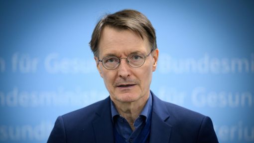 Gesundheitsminister Karl Lauterbach hat sich nun zur Forderung der Ärzte nach mehr Geld geäußert. Foto: dpa/Bernd von Jutrczenka