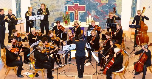 Das Kammerorchester Altensteig stimmt in der Stadtkirche auf die Adventszeit ein. Foto: Stadler Foto: Schwarzwälder-Bote