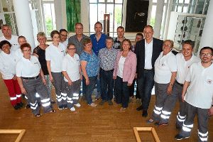 Die Blutspender erhalten von Bürgermeister Michael Kollmeier eine Auszeichnung. Foto: Lendle Foto: Schwarzwälder-Bote