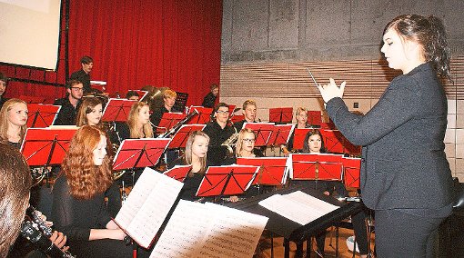 Die Jugendkapelle SteLa Musica mit Dirigentin Svenja Jetter überzeugte mit einer tollen Leistung.  Fotos: Reichert Foto: Schwarzwälder-Bote