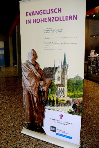 Mit Infotafeln wird die Reformation in Hohenzollern verbildlicht. Foto: Müller Foto: Schwarzwälder-Bote