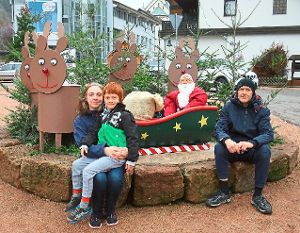 Familie Jacob bastelte diesen Blickfang auf der sensationellen Ortsmitte gegenüber dem Weihnachtsdorf. Foto: Borho Foto: Schwarzwälder-Bote