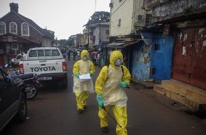 Mit den Ebola-Helfern soll in den USA ein neuer Umgang gefunden werden.  Foto: EPA