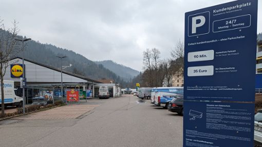 Nach eineinhalb Stunden „kostet“ das Parken auf dem Lidl-Parkplatz nun 35 Euro. Foto: Riesterer