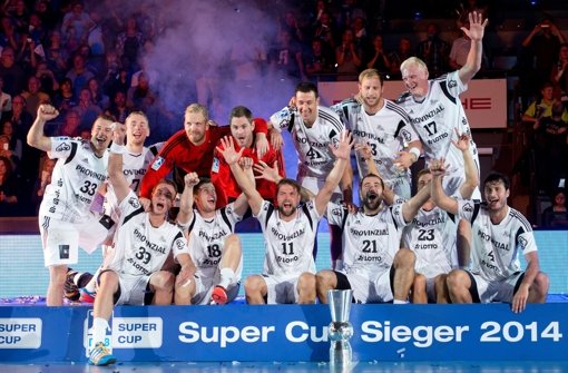 Der THW Kiel hat sich den ersten Titel der Saison gesichert. In Stuttgart holten die Kieler mit seinem Sieg gegen Berlin den Supercup.  Foto: dpa