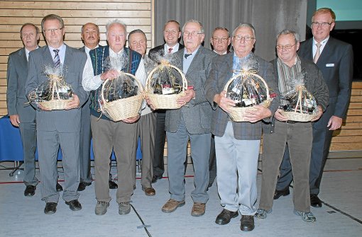 Bei der Mitgliederversammlung in Bösingen wurden treue Mitglieder für 40 und 50 Jahre Mitgliedschaft geehrt. Foto: privat Foto: Schwarzwälder-Bote