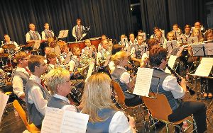 Mit einem beschwingten Programm beendete das Bad Dürrheimer Blasorchester im Haus des Bürgers die diesjährige SommerSINNfonie.  Foto: Kaletta Foto: Schwarzwälder-Bote