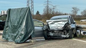 Der Wagen der Falschfahrerin wurde bei dem Zusammenstoß  größtenteils zerstört – sie starb noch am Unfallort. Foto: Häußler/Einsatz-Report 24