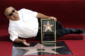 Vom Scheitel bis zur Sohle misst er gerade mal 1,52 Meter, doch in Hollywood ist er ein ganz Großer. Der Schauspieler, Regisseur und Filmproduzent Danny DeVito feiert am 17. November seinen 70. Geburtstag. Foto: dpa