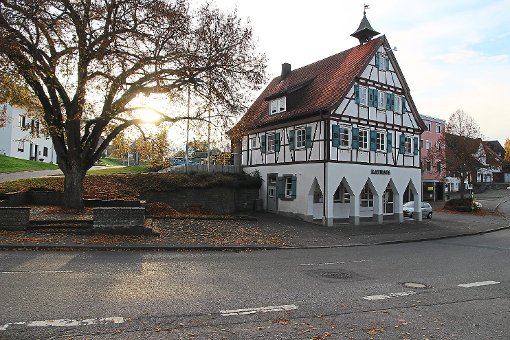 Der Holzhauser Ortsmittelpunkt vom Lindenbaum bis zum Laden (hinten rechts) wird neu gestaltet. Foto: Steinmetz Foto: Schwarzwälder-Bote