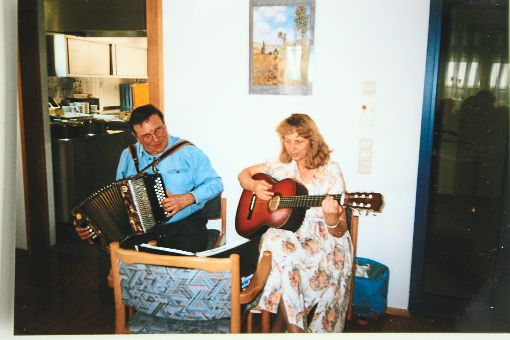Theo Reich und Angelika Emmering sind als Musikanten im Anneliese-Mey-Haus keine Unbekannten. Foto: Schwarzwälder-Bote