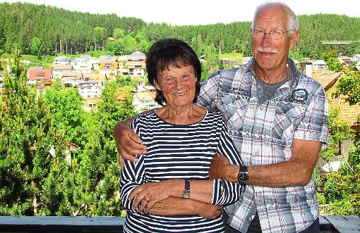 Seit 50 Jahren sind Ingrid und Bertram Kienzler glücklich miteinander verheiratet.   Foto: Kammerer Foto: Schwarzwälder-Bote
