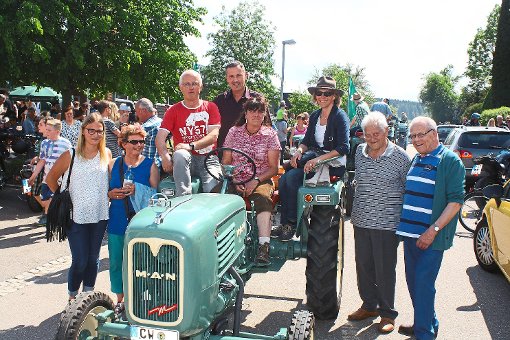 Karin Brenner aus Egenhausen führte die Traktorenparade mit ihrem MAN 2 F1 aus dem Jahr 1958 an. Foto: Köncke Foto: Schwarzwälder-Bote