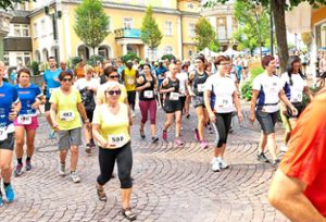Auch 2018 ist die Veranstaltung  ein Erfolg für den guten Zweck: Mehr als 1000 Teilnehmer starten  zum siebten Schutzengel-Lauf in Donaueschingen.   Foto: Bombardi