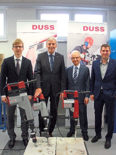 Konrad Duss, Helmut Riegger, Eugen O. Duss und Alexander Schmied (von links) bei der Produktpräsentation. Foto: Duss Foto: Schwarzwälder-Bote