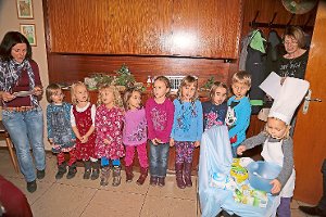 Die Kinder des katholischen Kindergartens St. Konrad sangen für den Seniorenkreis Ahldorf auch das Lied In der Weihnachtsbäckerei. Foto: Tischbein Foto: Schwarzwälder-Bote