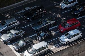In Stuttgart sind zu viele Autos unterwegs. Die gesetzlichen Grenzwerte für Feinstaub und Stickoxid werden seit vielen Jahren überschritten. Foto: Lichtgut/Max Kovalenko