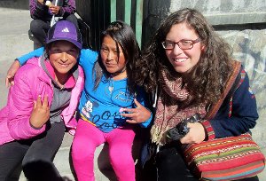 Die Verständigung klappt schnell: Frederike Funk unterhält sich auf Spanisch mit ihren Kindern in La Paz. Fotos: Funk Foto: Schwarzwälder-Bote