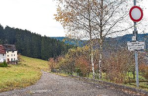Doch noch etwas warten muss  die Sanierung des Fußwegs zwischen Sulgen und Schramberg. Foto: Wegner Foto: Schwarzwälder-Bote