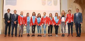 Auszeichnung der Mädchen-Schwimmmannschaft der Theodor-Heuss-Realschule Walldorf.  Foto: Europa-Park