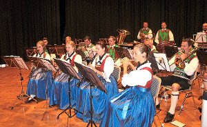 Die Musikkapelle Katharinaberg aus Südtirol hat bei ihren Freunden in Onstmettingen gespielt. Fotos: Jetter Foto: Schwarzwälder-Bote