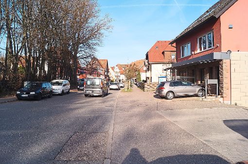 In Schömberg gibt es anscheinend Probleme mit Rasern. Gemeinderat Martin Hackenberg klagt, dass besonders vor seiner Praxis zu schnell gefahren wird. Foto: Krokauer
