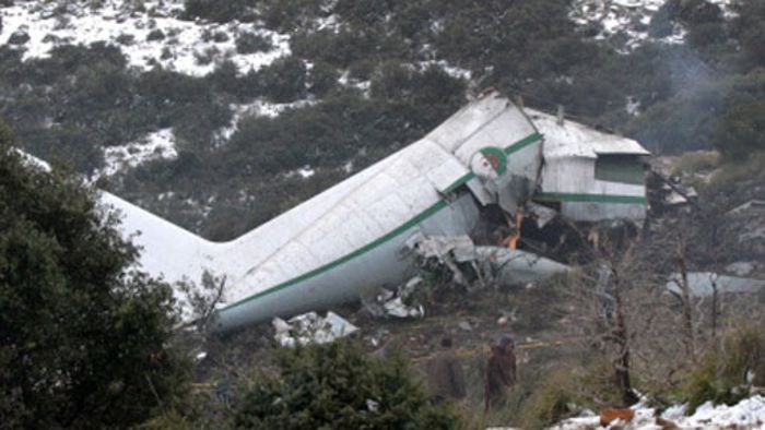77 Tote bei Flugzeugabsturz