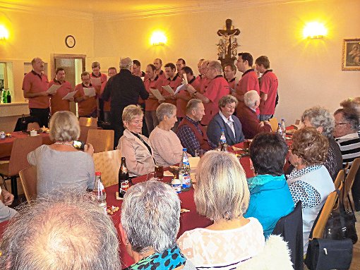 Beim Seniorenadvent hat der Männergesangverein die älteren Mitbürger gut unterhalten. Foto: Bitzer Foto: Schwarzwälder-Bote