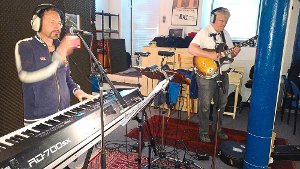 Im April sind Peter Fröhlich (links), Wolfgang Jentsch und der Rest der Band im Studio gewesen. Foto: Band